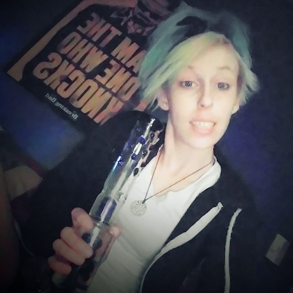 Meet your Posher, Brittney - Picture 1 of 1